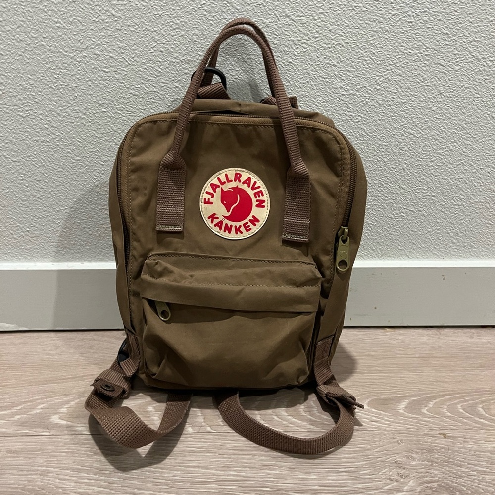 Mini Fjallraven Kanken bag